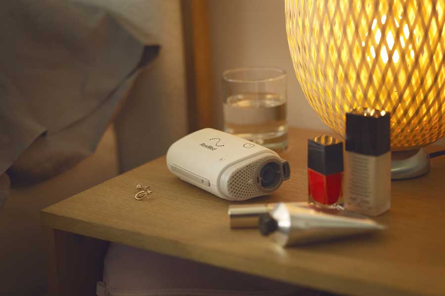 airmini-CPAP-maskin-reise-bedside